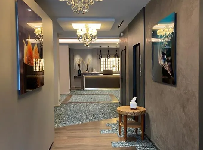 Отель Nouvel Du Commerce Кастеллан