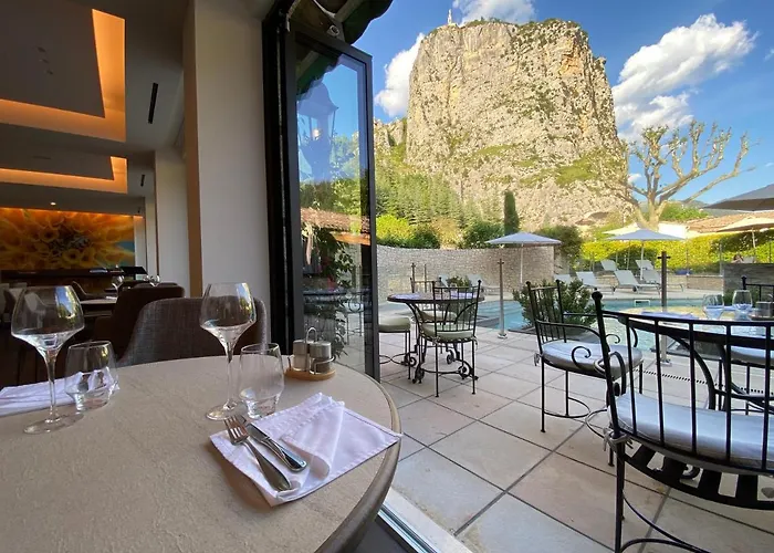 Nouvel Du Commerce Кастеллан