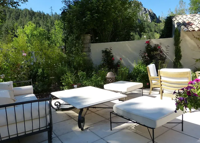 Отель Nouvel Du Commerce Кастеллан