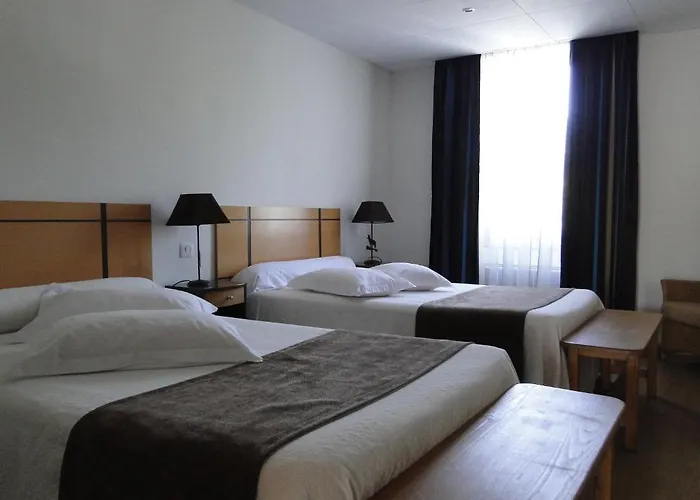 Отель Nouvel Du Commerce Кастеллан