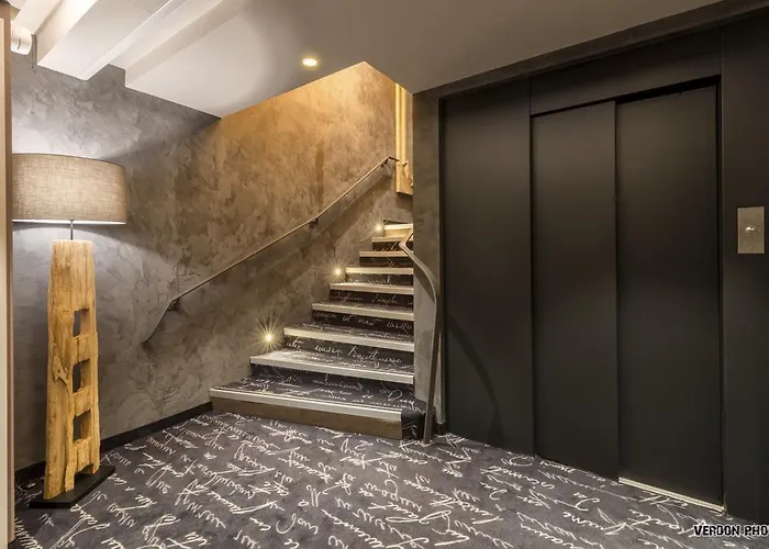 Отель Nouvel Du Commerce Кастеллан