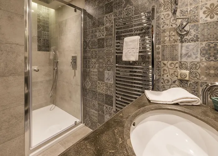 Отель Nouvel Du Commerce 3*