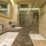 Nouvel Du Commerce Hotel 3*