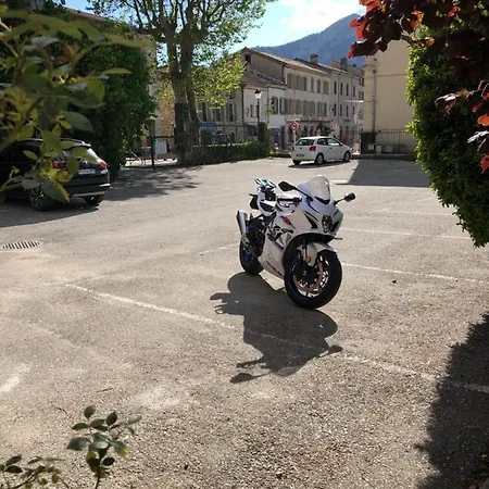 Nouvel Du Commerce Hotel