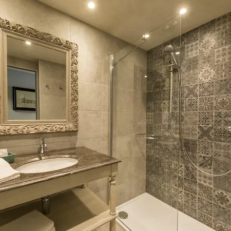 Nouvel Du Commerce Hotel 3*