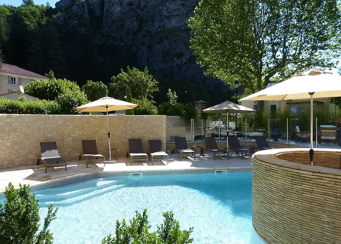 Nouvel Du Commerce Hotel