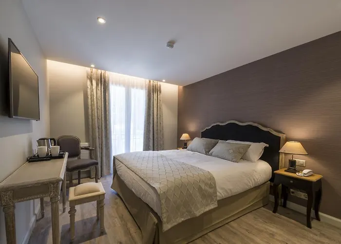 Nouvel Du Commerce Hotel 3*