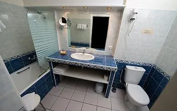 Nouvel Du Commerce Hotel 3*