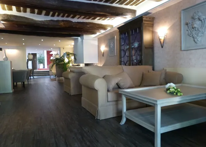 Nouvel Du Commerce Hotel